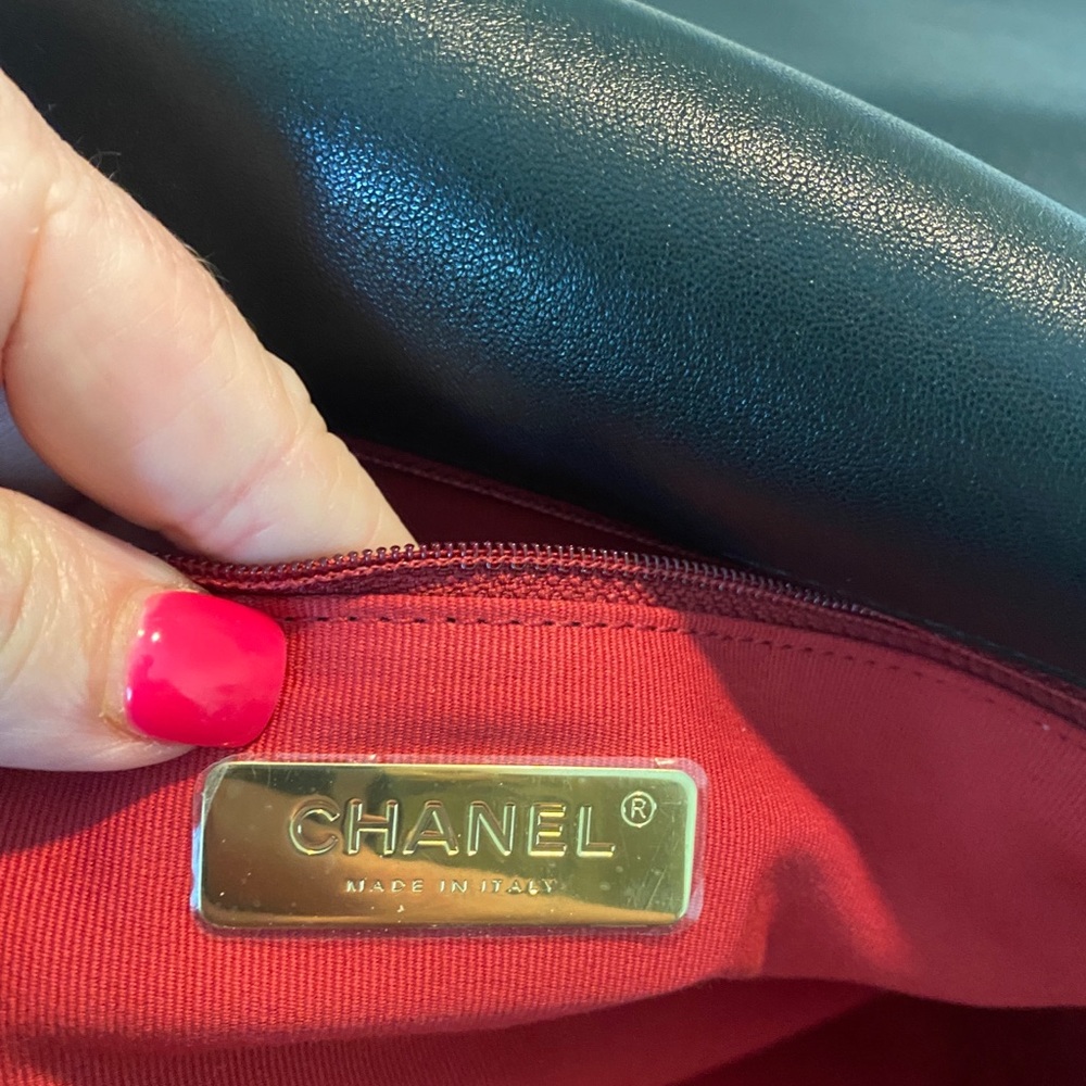 Chanel 19 Maxi Black Lambskin - Picture 8 of 13